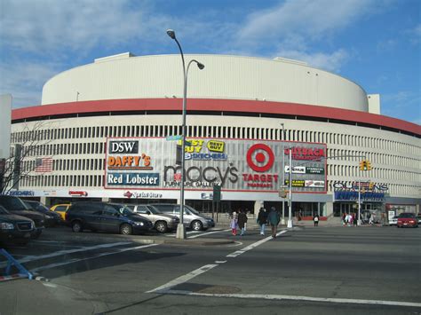 queens center mall news